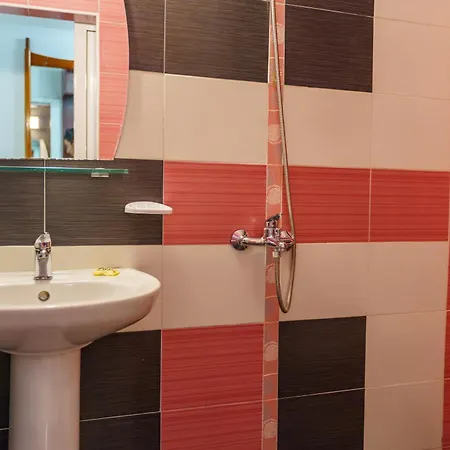 Navi Hotell *