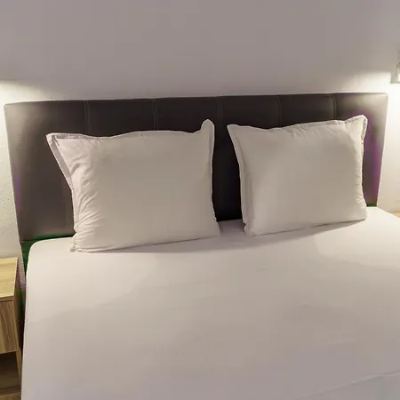 Navi Hotell