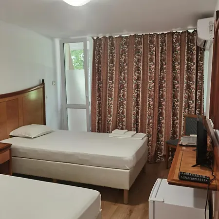Navi Hotell *