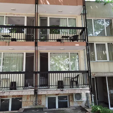 Navi Hotel *
